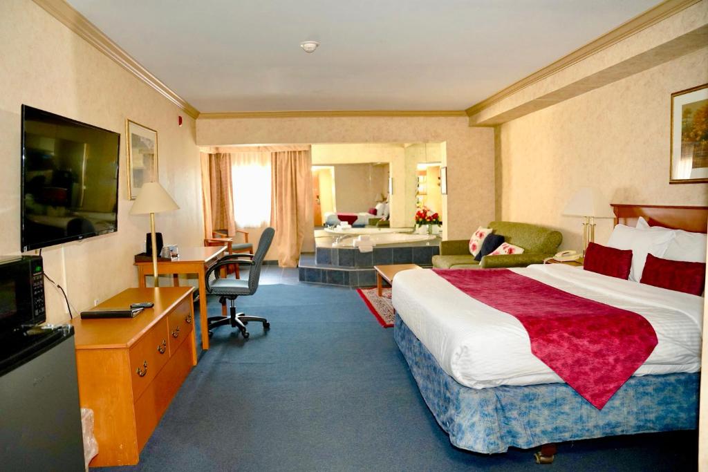Honeymoon Suite with Spa Bath