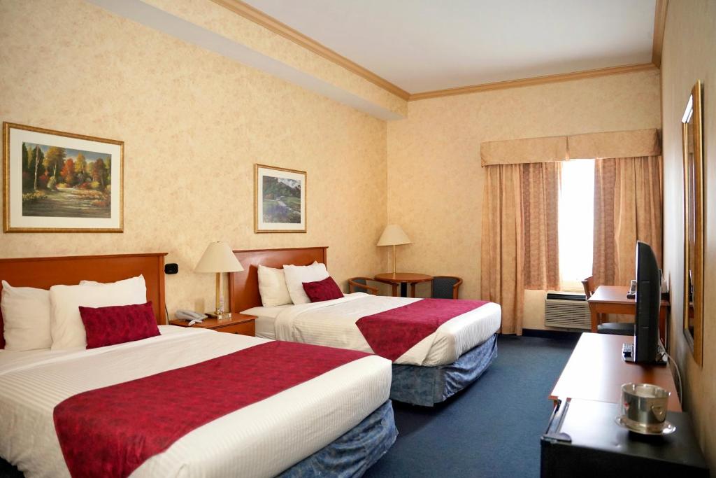 Two Doubles/Queens Room