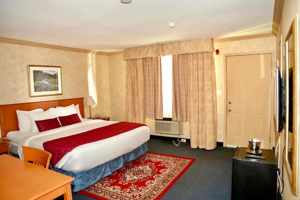 King Room with Balcony